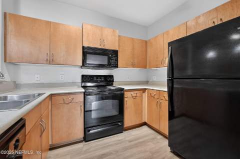 8290 Gate Parkway #707, Jacksonville FL - photo 9 of 35