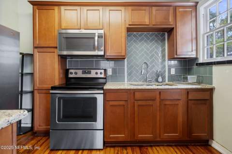 4750 Attleboro Street, Jacksonville FL - photo 7 of 36