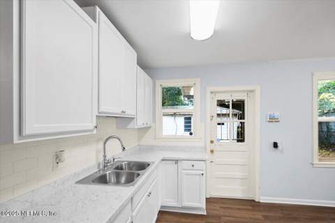 8126 Paul Jones Drive, Jacksonville FL - photo 14 of 27
