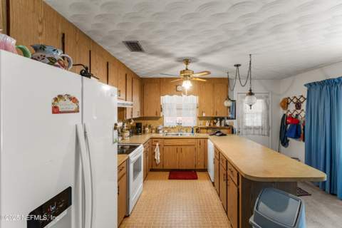 6276 Magnolia Street, Keystone Heights FL - photo 11 of 45