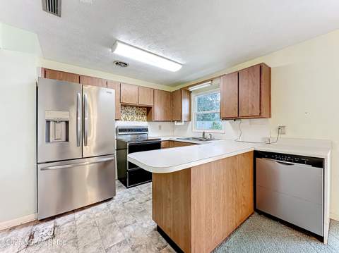 8157 Galaxie Drive, Jacksonville FL - photo 7 of 37