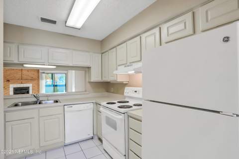 5615 San Juan Avenue #308, Jacksonville FL - photo 8 of 35