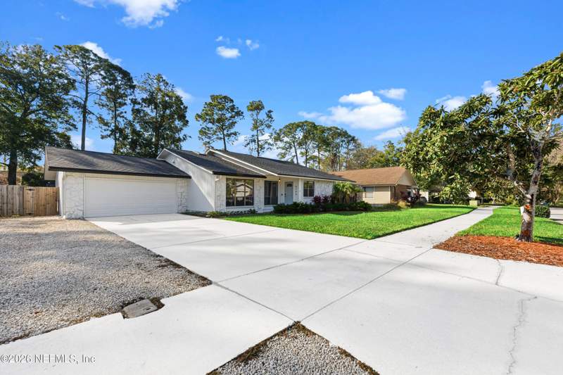 4 bedroom Single Family Residence at 9794 Sharing Cross Court, Pickwick Park, Jacksonville — photo 3