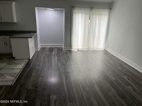 3596 Cypress Street, Jacksonville FL - photo 7 of 21