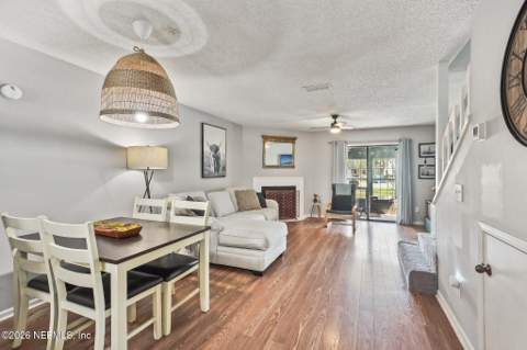 8300 Plaza Gate Lane #1242, Jacksonville FL - photo 7 of 24