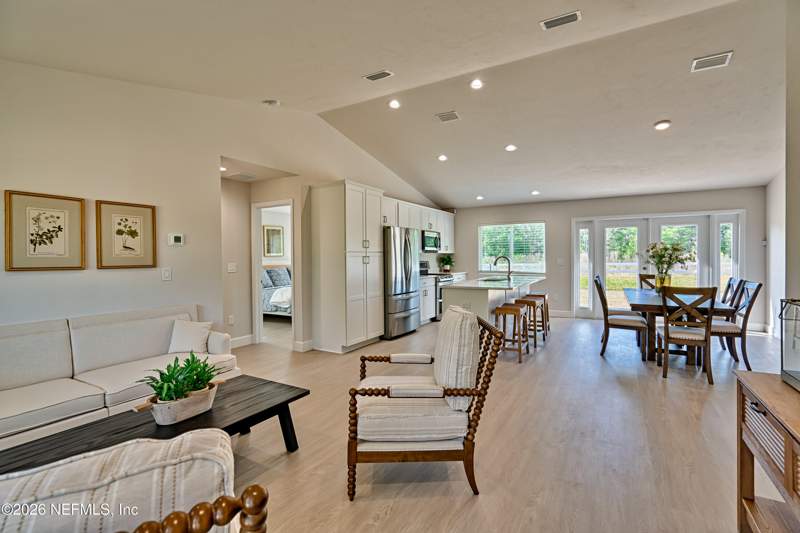 3 bedroom Single Family Residence at 135 Hartford Street, West Lake Terrace, Hawthorne — photo 3