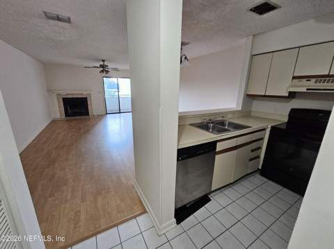 1307 River Hills Circle #16, Jacksonville FL - photo 24 of 49