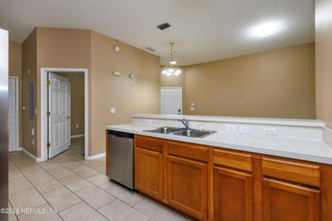 6070 Maggies Circle #105, Jacksonville FL - photo 7 of 25