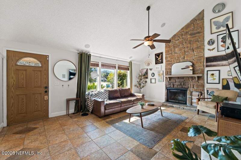 3 bedroom Single Family Residence at 1810 Kings Way, Leeward Landing, Neptune Beach — photo 5