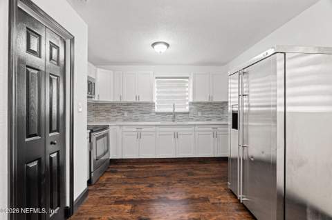 7032 Deauville Road, Jacksonville FL - photo 10 of 44