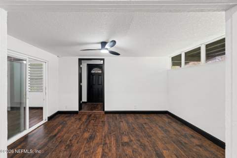 7032 Deauville Road, Jacksonville FL - photo 8 of 44