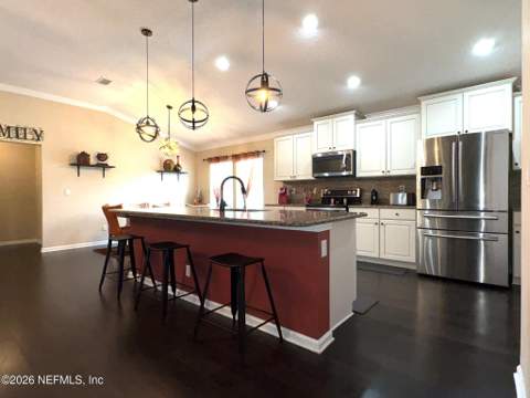 5427 Parkside Lakes Drive, Jacksonville FL - photo 8 of 24