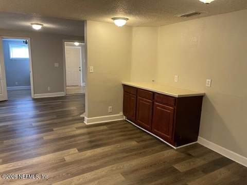 3719 Whitehall Street, Jacksonville FL - photo 6 of 15