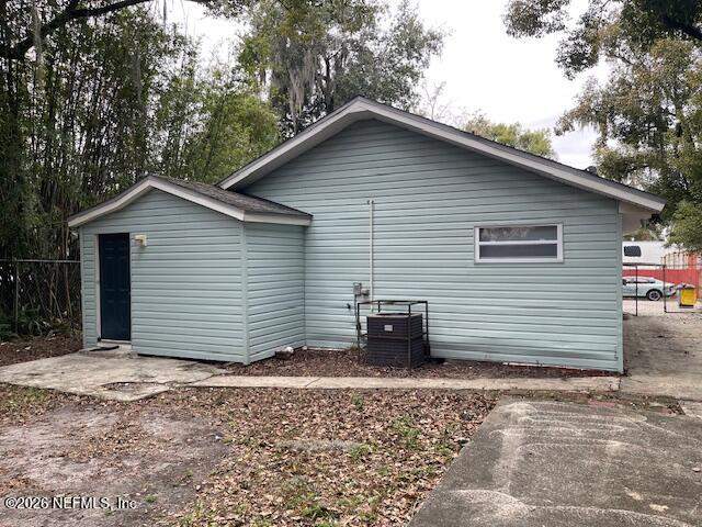 3 bedroom Single Family Residence at 3719 Whitehall Street, Brookdale, Jacksonville — photo 2