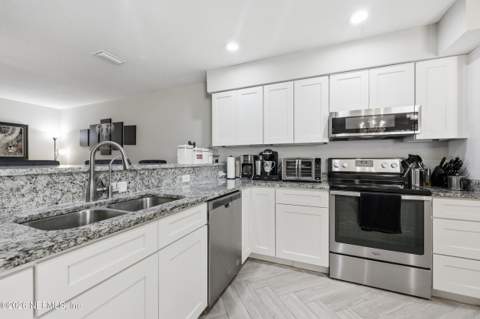 10155 Brookwood Forest Boulevard, Jacksonville FL - photo 13 of 36