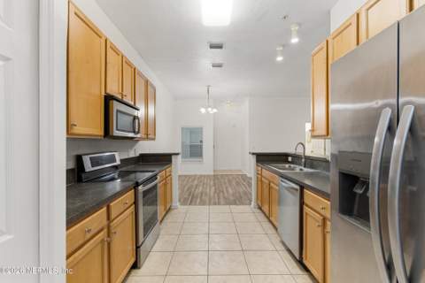 7047 Deer Lodge Circle #108, Jacksonville FL - photo 12 of 30