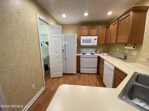 13715 Richmond Park Drive #708, Jacksonville FL - photo 9 of 26