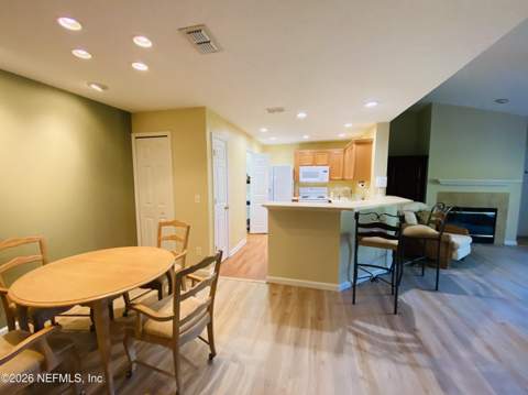 13715 Richmond Park Drive #708, Jacksonville FL - photo 7 of 26
