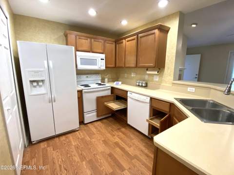13715 Richmond Park Drive #708, Jacksonville FL - photo 10 of 26