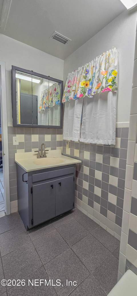 6251 Dunn Avenue, Jacksonville FL - photo 11 of 29
