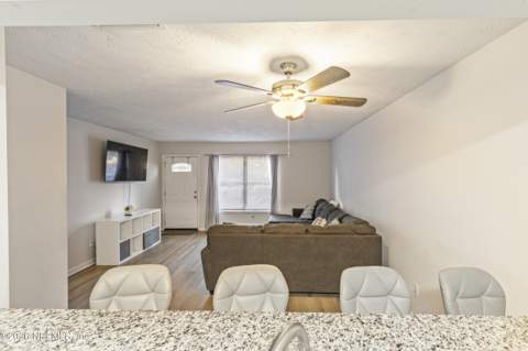 4955 Knightsbridge Circle, Jacksonville FL - photo 6 of 21