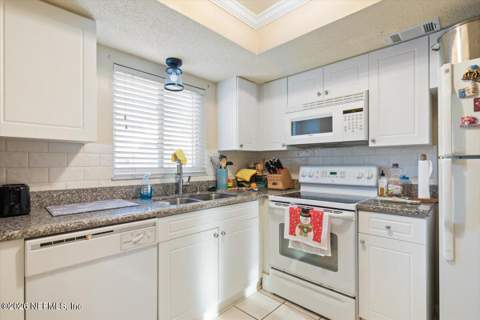 6654 Bell Tower Court #5, Jacksonville FL - photo 13 of 28