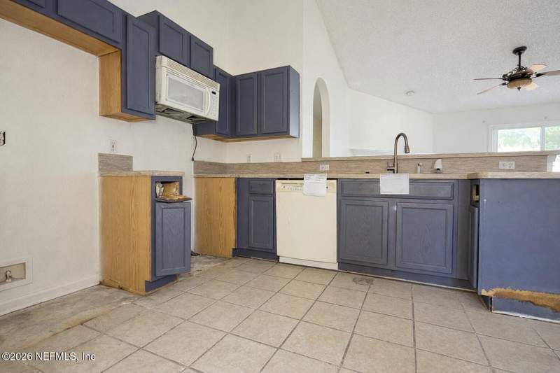 4 bedroom Single Family Residence at 735 Chestnut Oak Drive, Oakleigh Pointe, Jacksonville — photo 4