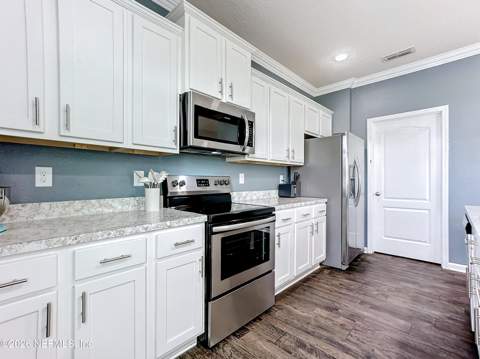 6925 Sandle Drive, Jacksonville FL - photo 10 of 35