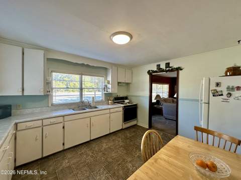 221 Perry Street, Pomona Park FL - photo 7 of 30