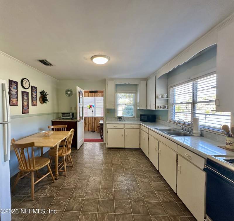 3 bedroom Single Family Residence at 221 Perry Street, Assessors Map, Pomona Park — photo 5