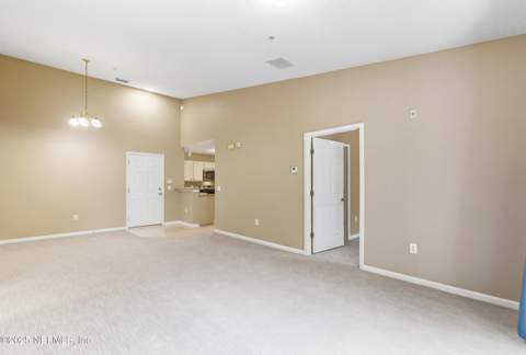 6069 Maggies Circle #115, Jacksonville FL - photo 8 of 36