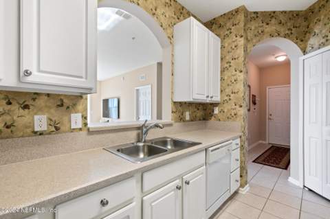 7801 Point Meadows Drive #8406, Jacksonville FL - photo 7 of 52