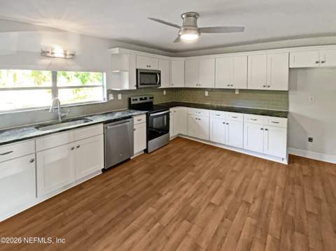 1575 W 33rd Street, Jacksonville FL - photo 6 of 17