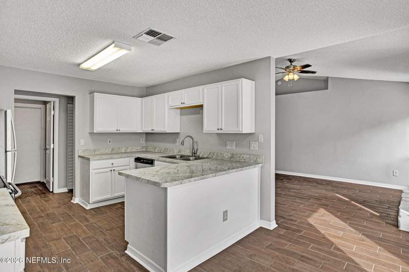 3 bedroom Single Family Residence at 6975 Huntington Woods Circle, Huntington Woods, Jacksonville — photo 4