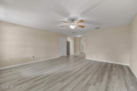 4527 Clairmont Road, Jacksonville FL - photo 9 of 41