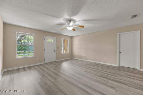 4527 Clairmont Road, Jacksonville FL - photo 10 of 41