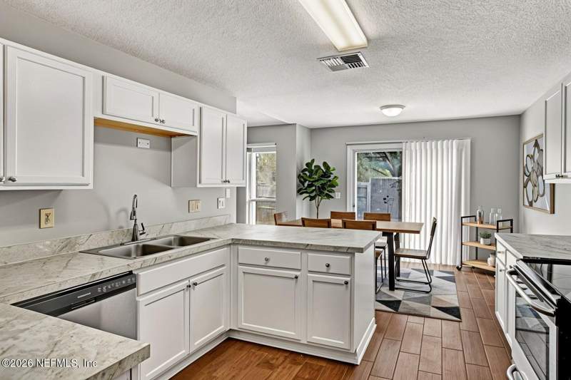 3 bedroom Single Family Residence at 6975 Huntington Woods Circle, Huntington Woods, Jacksonville — photo 3
