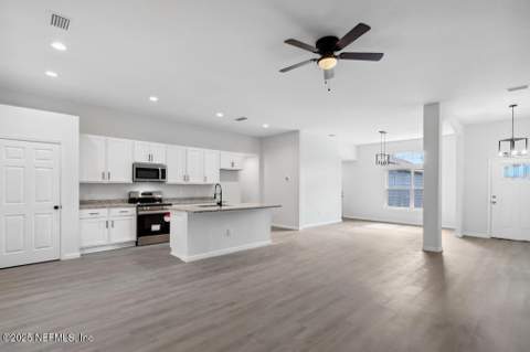 6894 Barney Road, Jacksonville FL - photo 12 of 37