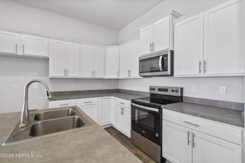 8363 Helmsley Boulevard, Jacksonville FL - photo 12 of 22