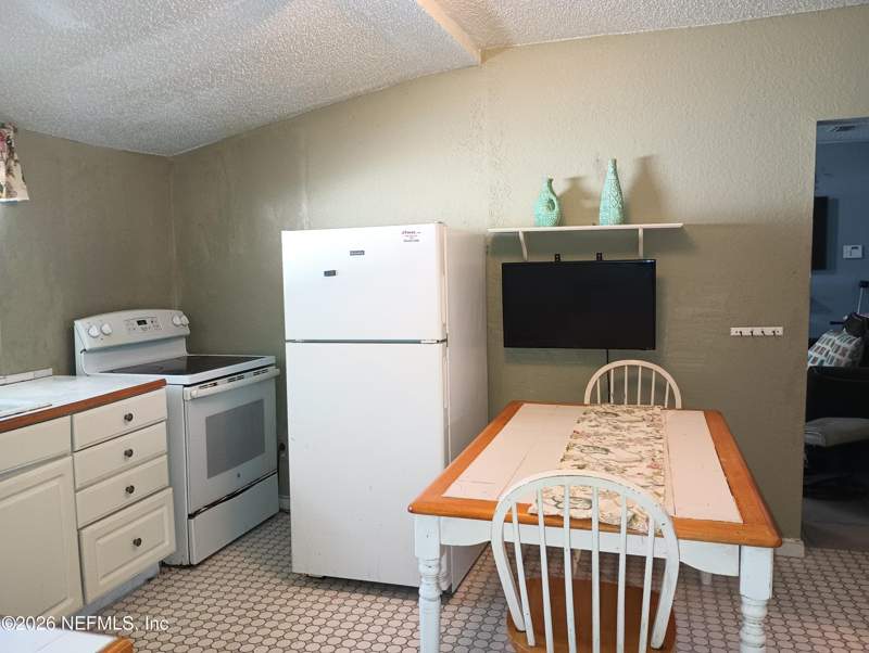 3 bedroom Single Family Residence at 6136 Bagley Road, Emmaus, Jacksonville — photo 5