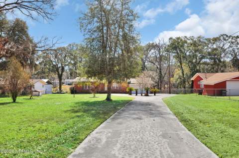 929 Lake Asbury Drive, Green Cove Springs FL - photo 8 of 48