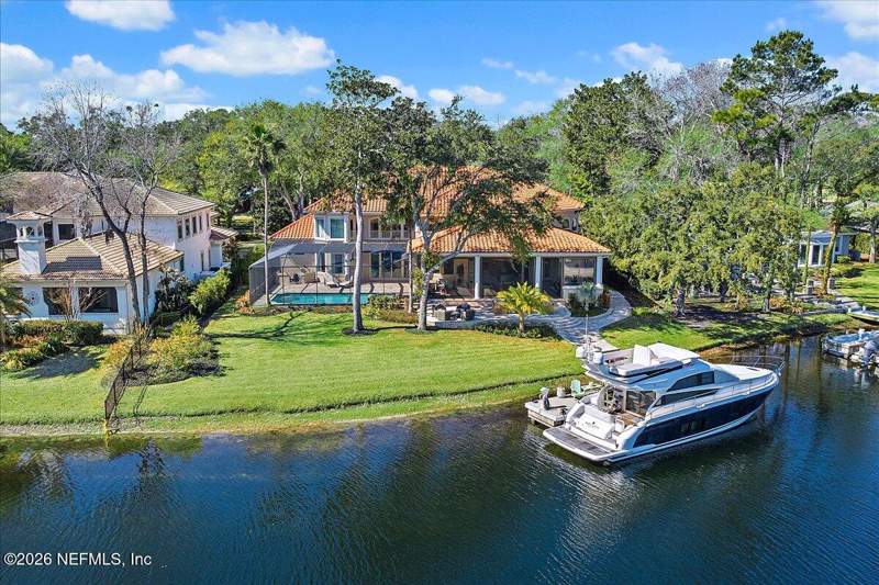 4 bedroom Single Family Residence at 821 Queens Harbor Boulevard, Queens Harbour Cc, Jacksonville — photo 4