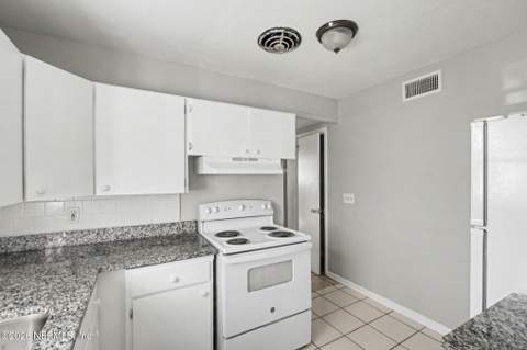 4852 Hatteras Road, Jacksonville FL - photo 8 of 19