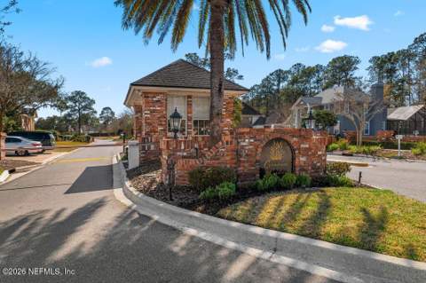 3734 Reedpond Drive, Jacksonville FL - photo 9 of 60