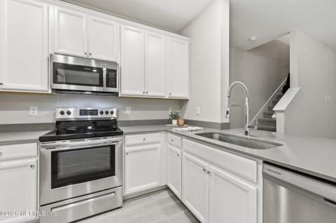 2552 Sandy Dune Drive, Jacksonville FL - photo 17 of 42