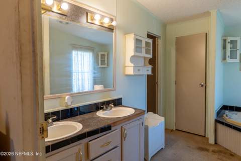 8215 Lenox Avenue, Jacksonville FL - photo 11 of 35