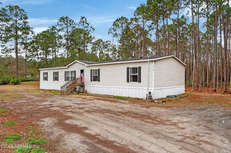 4 bedroom Mobile Home at 5110 Huntington Court, Blue Jay, Middleburg — photo 3