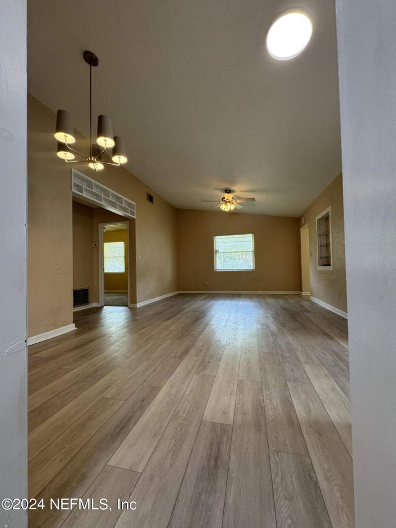 3 bedroom Single Family Residence at 3842 Ruby Drive, Southside Estates, Jacksonville — photo 3