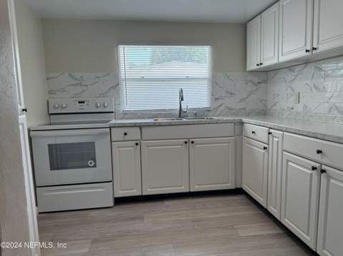 3842 Ruby Drive, Jacksonville FL - photo 8 of 38