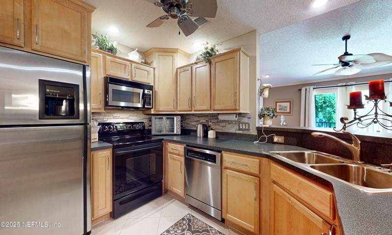 3 bedroom Condominium at 13715 Richmond Park Drive #308, Windsor Pointe, Jacksonville — photo 4